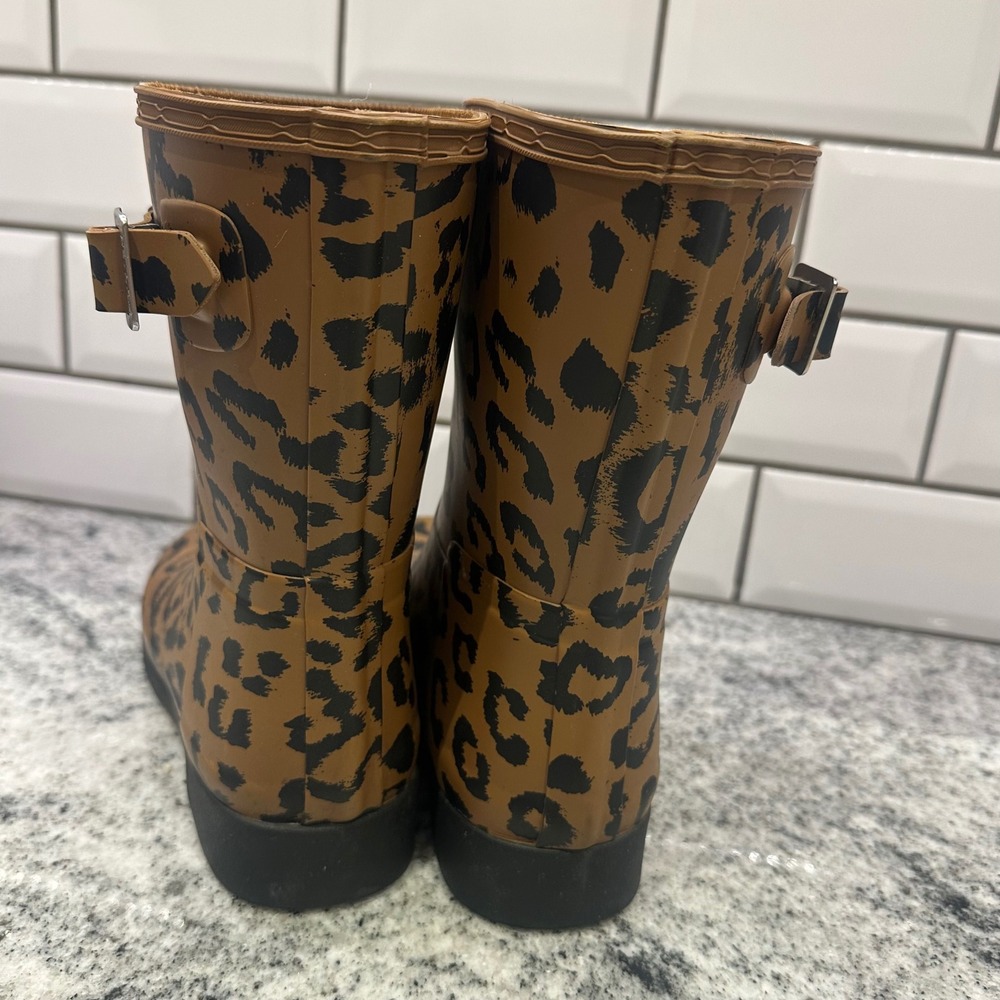Hunter Women 7 Refined Short Rain Boots Tan Leopard Print Rubber Buckle Chic - Picture 5 of 8